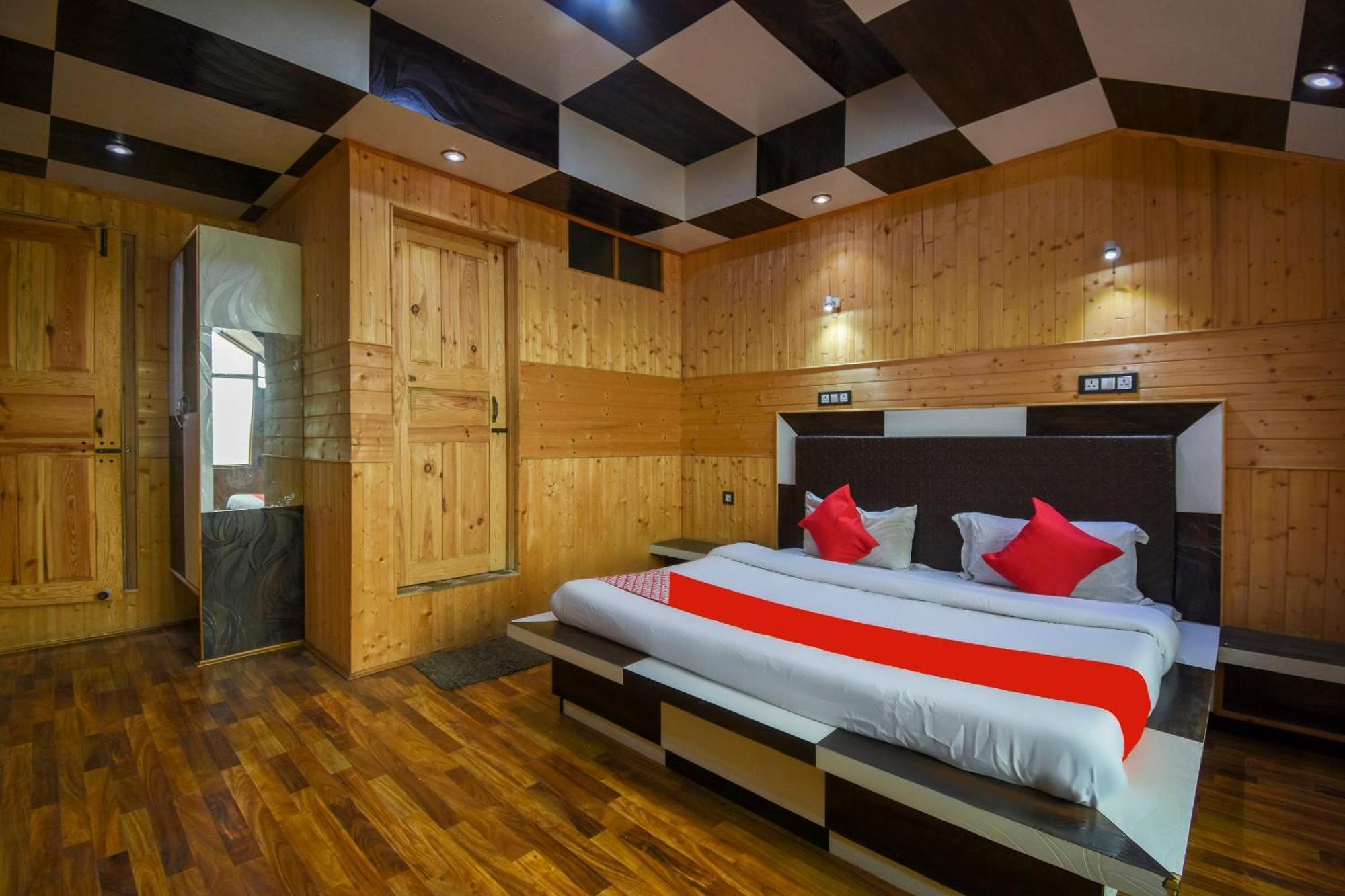 Oyo Hotel New Divine Kashmir Durgjan Buitenkant foto
