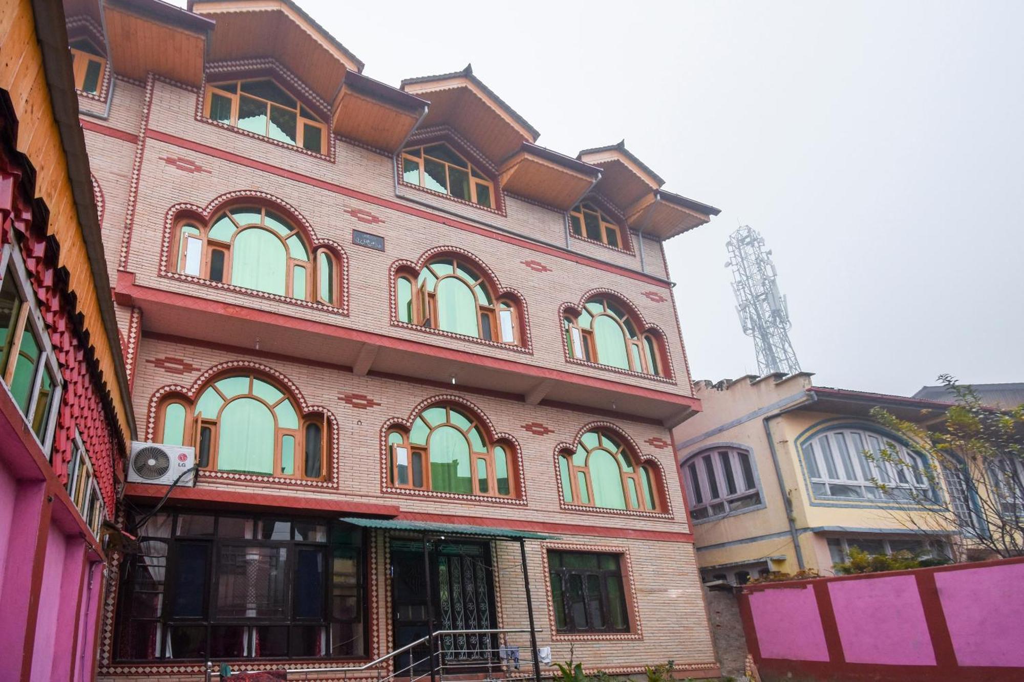 Oyo Hotel New Divine Kashmir Durgjan Buitenkant foto